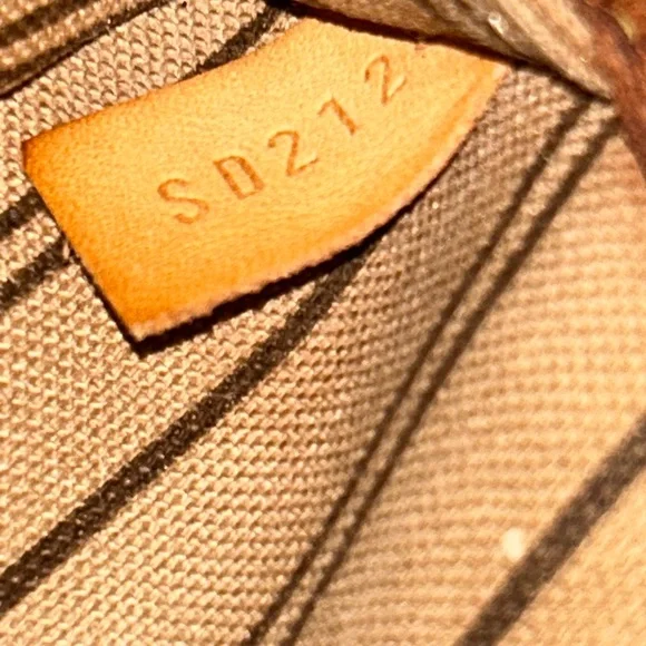 Louis Vuitton Neverful GM Monogram Brown Tote Bag - Picture 3 of 11